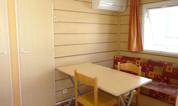salon canapé et table