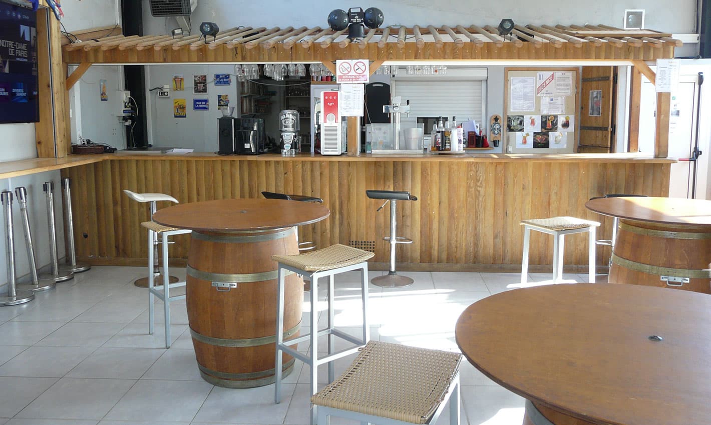 Bar, TV, flipper