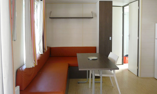 salon canapé et table
