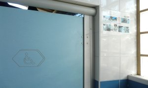 Accès PMR (Personne à mobilité réduite) au Sanitaires 1 et 3
